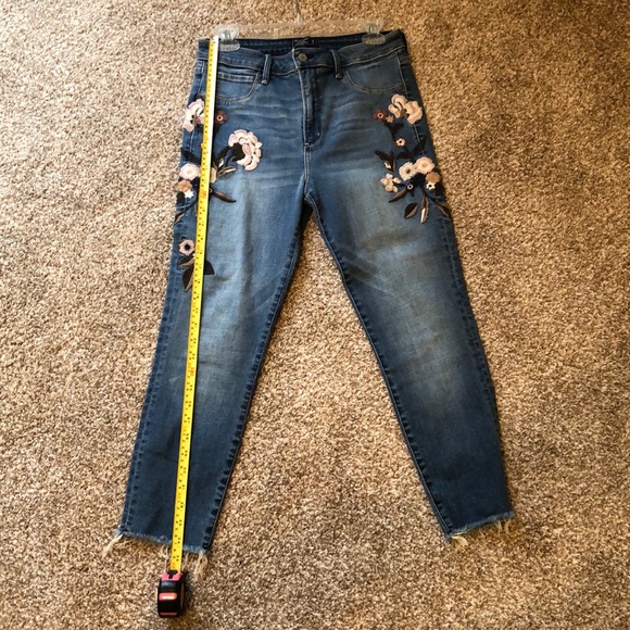 Abercrombie & Fitch Denim - Abercrombie & Fitch Embroidered Jeans